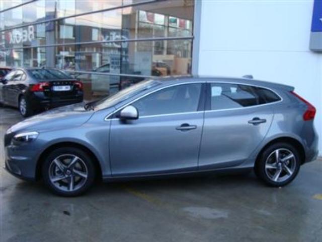 fotoG 2 del Volvo V40 D2 R-Design Momentum 88 kW (120 CV) 120cv Diésel del 2016 en Baleares