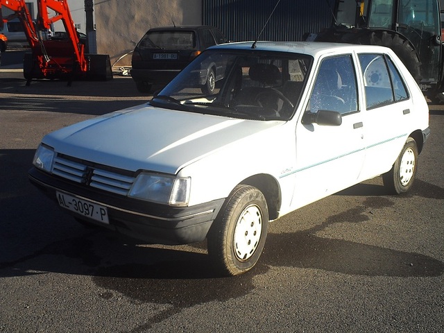 PEUGEOT 205 1.1 Style / Junior 40 kW (55 CV)