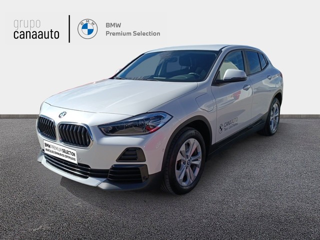 BMW X2 xDrive25e color Blanco. Año 2021. 162KW(220CV). Híbrido Electro/Gasolina. En concesionario CANAAUTO - TACO de Sta. C. Tenerife