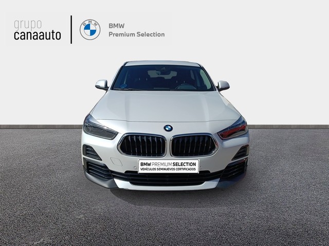 BMW X2 xDrive25e color Blanco. Año 2021. 162KW(220CV). Híbrido Electro/Gasolina. En concesionario CANAAUTO - TACO de Sta. C. Tenerife