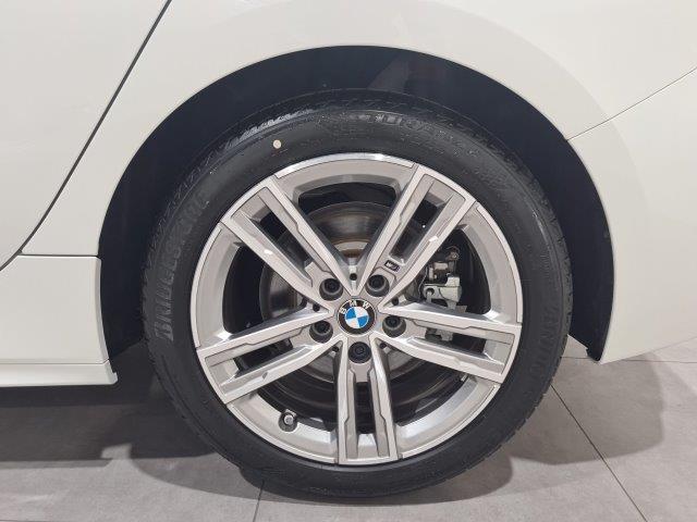 BMW Serie 1 118d color Blanco. Año 2021. 110KW(150CV). Diésel. En concesionario Centro BMW Premium Selection-Mini Next  - Terrassa de Barcelona