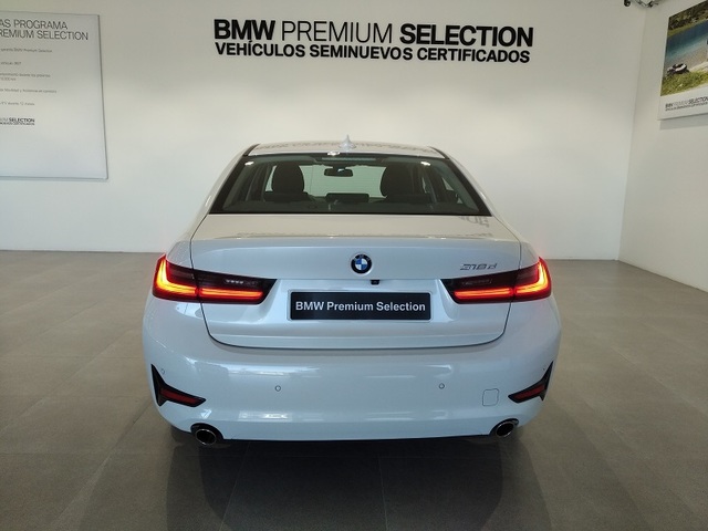 BMW Serie 3 318d color Blanco. Año 2020. 110KW(150CV). Diésel. En concesionario ALBAMOCION CIUDAD REAL  de Ciudad Real
