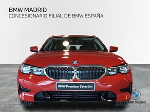 Fotos de BMW Serie 3 330e Touring color Rojo. Año 2021. 215KW(292CV). Híbrido Electro/Gasolina. En concesionario BYmyCAR Madrid - Alcalá de Madrid