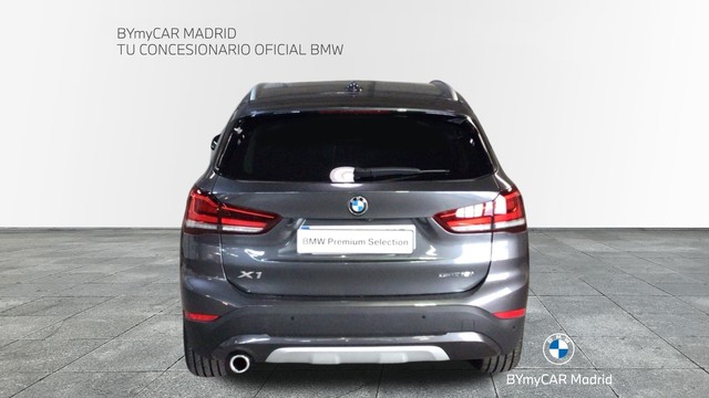 BMW X1 sDrive18i color Gris. Año 2021. 103KW(140CV). Gasolina. En concesionario BYmyCAR Madrid - Alcalá de Madrid
