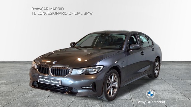 BMW Serie 3 330e color Gris. Año 2021. 215KW(292CV). Híbrido Electro/Gasolina. En concesionario BYmyCAR Madrid - Alcalá de Madrid