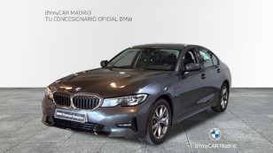 Fotos de BMW Serie 3 330e color Gris. Año 2021. 215KW(292CV). Híbrido Electro/Gasolina. En concesionario BYmyCAR Madrid - Alcalá de Madrid