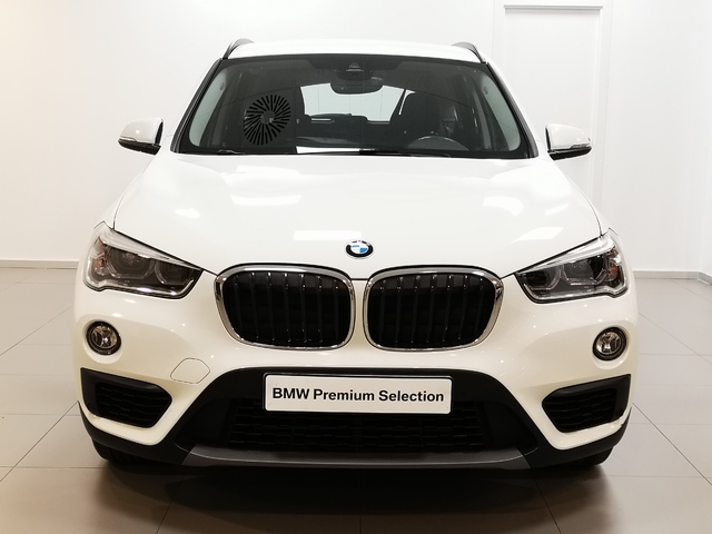 BMW X1 sDrive18i color Blanco. Año 2018. 103KW(140CV). Gasolina. En concesionario Marmotor de Las Palmas