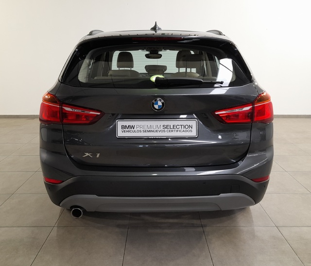 BMW X1 sDrive18d color Gris. Año 2017. 110KW(150CV). Diésel. En concesionario Movijerez S.A. S.L. de Cádiz