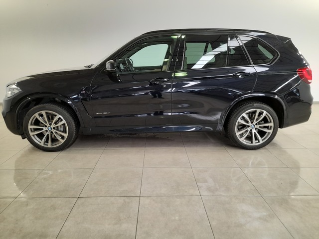 BMW X5 xDrive40d color Negro. Año 2015. 230KW(313CV). Diésel. En concesionario Movijerez S.A. S.L. de Cádiz