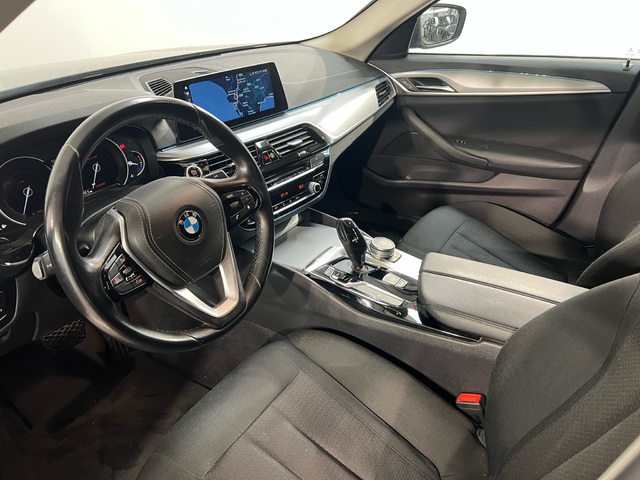 BMW Serie 5 520d color Gris. Año 2018. 140KW(190CV). Diésel. En concesionario Movijerez S.A. S.L. de Cádiz