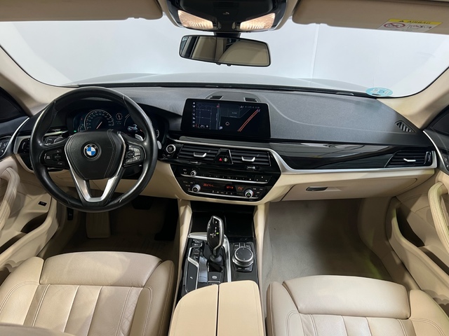 BMW Serie 5 520d color Gris. Año 2017. 140KW(190CV). Diésel. En concesionario Movijerez S.A. S.L. de Cádiz