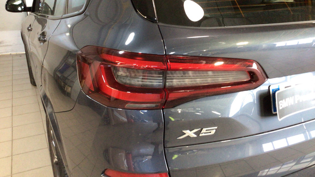 BMW X5 xDrive30d color Gris. Año 2022. 210KW(286CV). Diésel. En concesionario BYmyCAR Madrid - Alcalá de Madrid