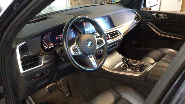 BMW X5 xDrive30d color Gris. Año 2022. 210KW(286CV). Diésel. En concesionario BYmyCAR Madrid - Alcalá de Madrid