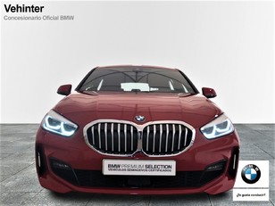 Fotos de BMW Serie 1 118d color Rojo. Año 2022. 110KW(150CV). Diésel. En concesionario Vehinter Getafe de Madrid
