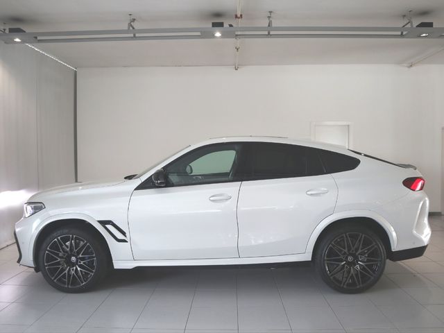 BMW M X6 M color Blanco. Año 2022. 441KW(600CV). Gasolina. En concesionario Pruna Motor de Barcelona