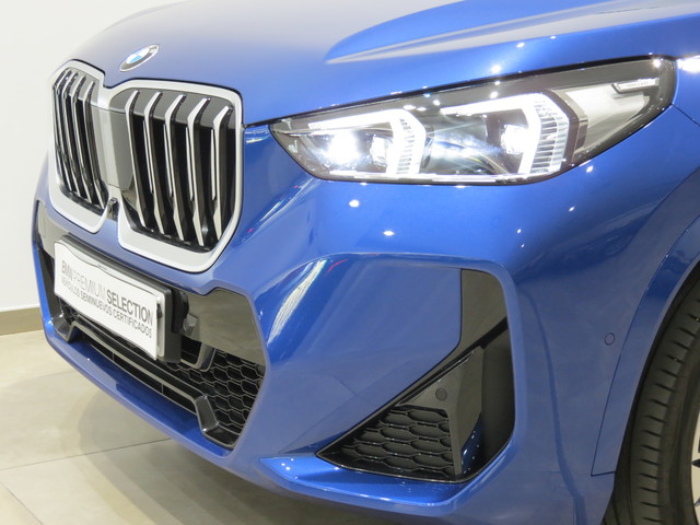 BMW X1 sDrive18i color Azul. Año 2022. 100KW(136CV). Gasolina. En concesionario GANDIA Automoviles Fersan, S.A. de Valencia