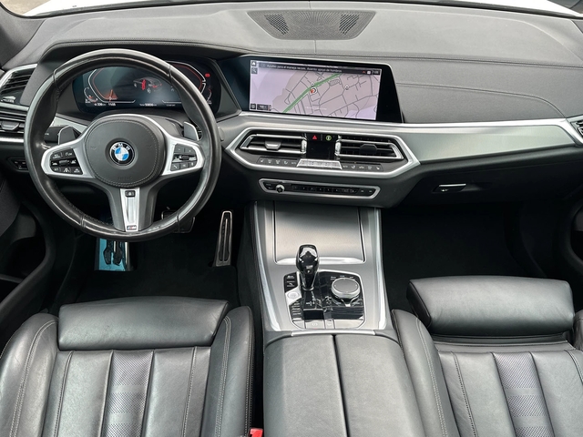 BMW X5 xDrive30d color Blanco. Año 2021. 210KW(286CV). Diésel. En concesionario Triocar Gijón (Bmw y Mini) de Asturias