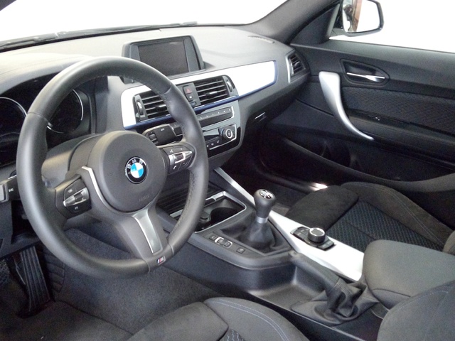 BMW Serie 2 218i Coupe color Blanco. Año 2019. 100KW(136CV). Gasolina. En concesionario Marmotor de Las Palmas