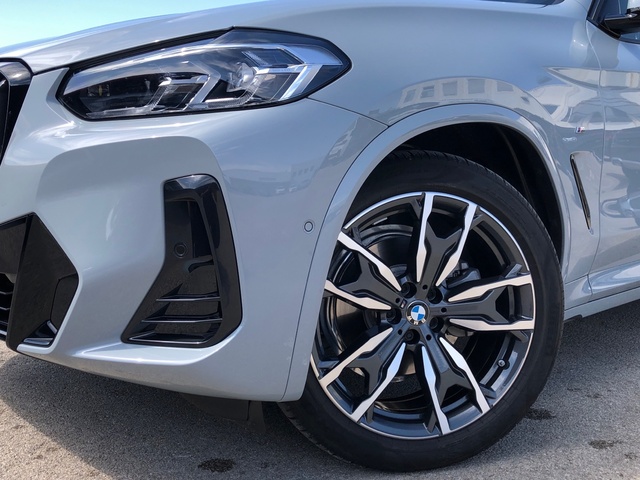 BMW X3 xDrive30e color Gris. Año 2022. 215KW(292CV). Híbrido Electro/Gasolina. En concesionario Momentum S.A. de Madrid