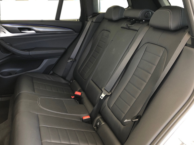 BMW X3 xDrive30e color Gris. Año 2022. 215KW(292CV). Híbrido Electro/Gasolina. En concesionario Momentum S.A. de Madrid