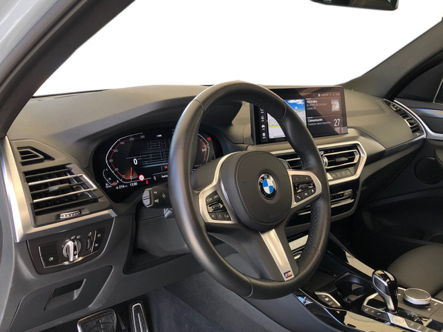BMW X3 xDrive30e color Gris. Año 2022. 215KW(292CV). Híbrido Electro/Gasolina. En concesionario Momentum S.A. de Madrid