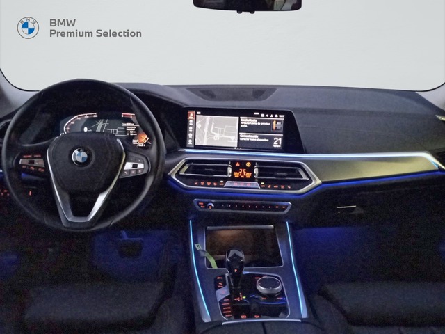 BMW X5 xDrive30d color Gris. Año 2021. 195KW(265CV). Diésel. 