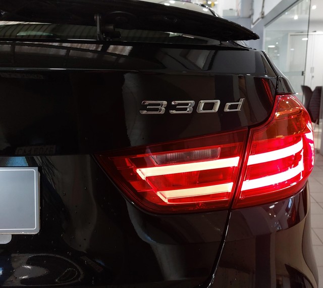 BMW Serie 3 330d Gran Turismo color Negro. Año 2015. 190KW(258CV). Diésel. En concesionario Automóviles Oviedo S.A. de Asturias