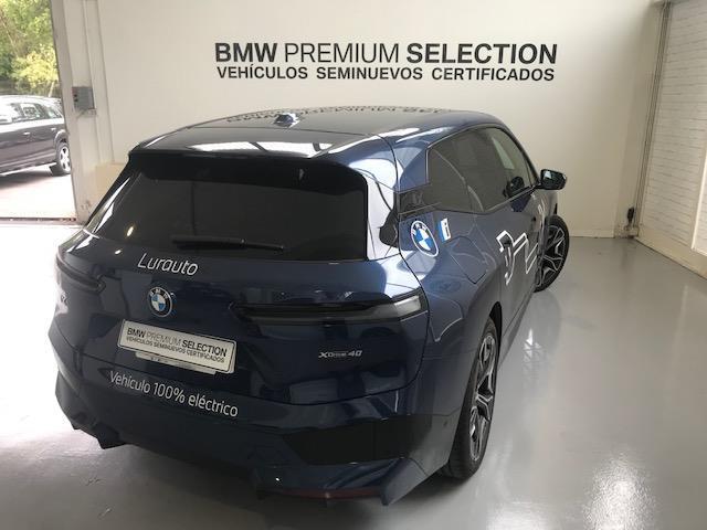 BMW iX xDrive40 color Azul. Año 2022. 240KW(326CV). Eléctrico. 