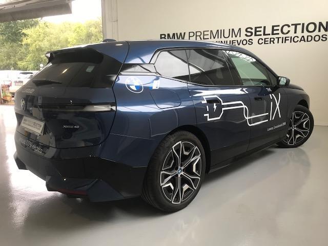BMW iX xDrive40 color Azul. Año 2022. 240KW(326CV). Eléctrico. 