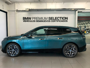 Fotos de BMW iX xDrive40 color Azul. Año 2022. 240KW(326CV). Eléctrico. En concesionario Lurauto Bizkaia de Vizcaya