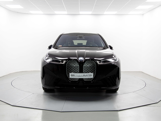 BMW iX xDrive50 color Negro. Año 2022. 385KW(523CV). Eléctrico. En concesionario Móvil Begar Alicante de Alicante