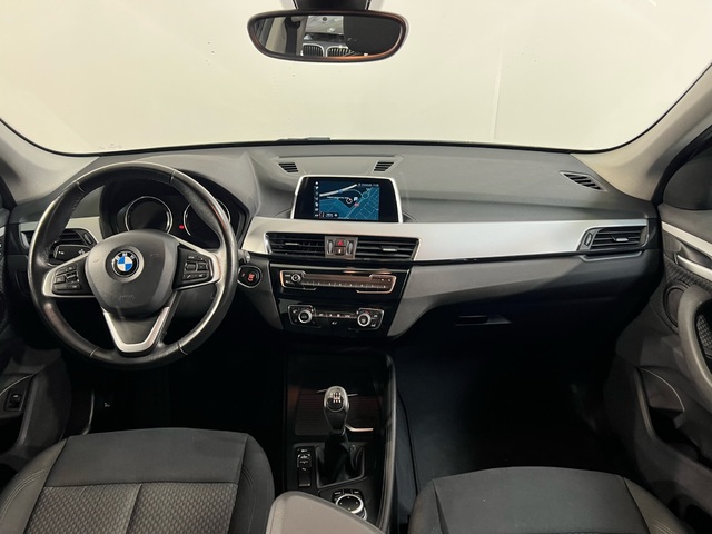 BMW X1 sDrive18d color Blanco. Año 2019. 110KW(150CV). Diésel. En concesionario Movijerez S.A. S.L. de Cádiz