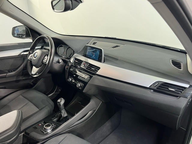 BMW X1 sDrive18d color Blanco. Año 2019. 110KW(150CV). Diésel. En concesionario Movijerez S.A. S.L. de Cádiz