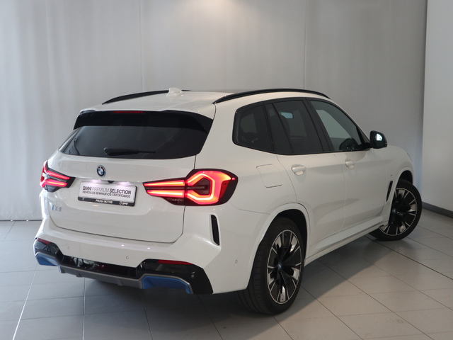 BMW iX3 M Sport color Blanco. Año 2022. 210KW(286CV). Eléctrico. En concesionario Pruna Motor, S.L de Barcelona