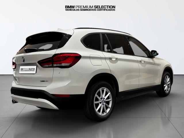 BMW X1 sDrive18i color Blanco. Año 2022. 100KW(136CV). Gasolina. En concesionario Automotor Costa, S.L.U. de Almería