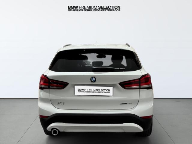 BMW X1 sDrive18i color Blanco. Año 2022. 100KW(136CV). Gasolina. En concesionario Automotor Costa, S.L.U. de Almería