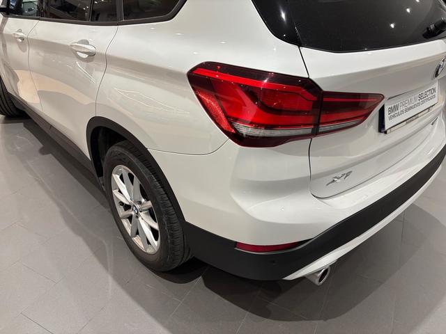 BMW X1 sDrive18i color Blanco. Año 2022. 100KW(136CV). Gasolina. En concesionario Automotor Costa, S.L.U. de Almería