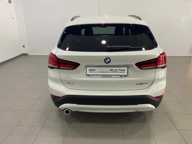 BMW X1 sDrive18i color Blanco. Año 2022. 103KW(140CV). Gasolina. En concesionario Automotor Costa, S.L.U. de Almería