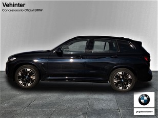 Fotos de BMW iX3 M Sport color Negro. Año 2022. 210KW(286CV). Eléctrico. En concesionario Momentum S.A. de Madrid