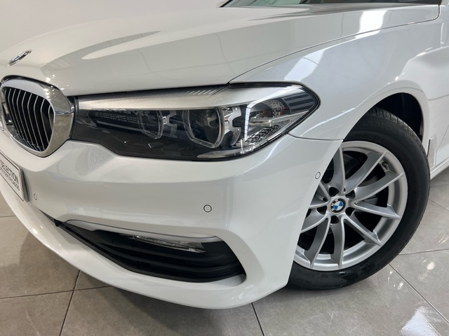 BMW Serie 5 520d color Blanco. Año 2018. 140KW(190CV). Diésel. En concesionario Movijerez S.A. S.L. de Cádiz