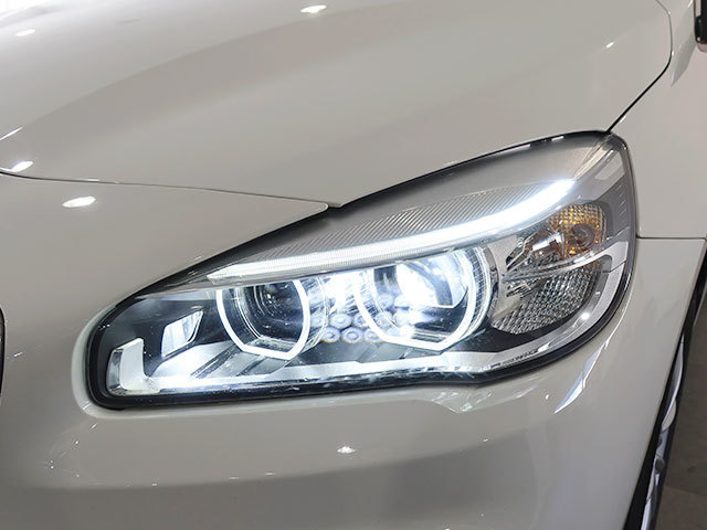 BMW Serie 2 216d Active Tourer color Blanco. Año 2016. 85KW(116CV). Diésel. En concesionario Autogal de Ourense