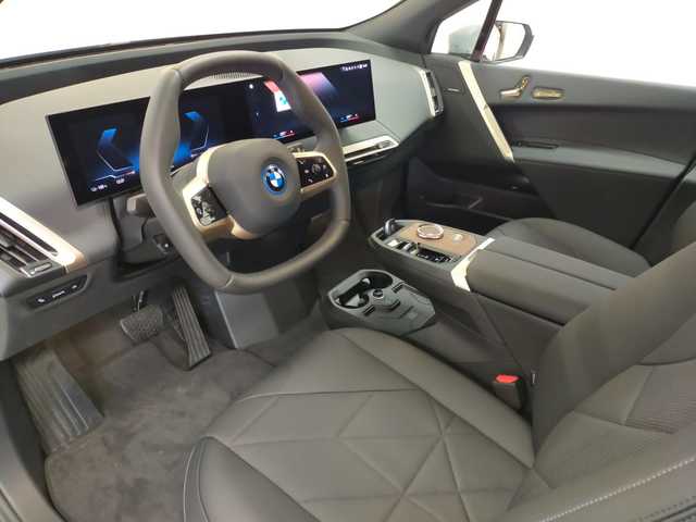 BMW iX xDrive40 color Blanco. Año 2023. 240KW(326CV). Eléctrico. En concesionario Marmotor de Las Palmas