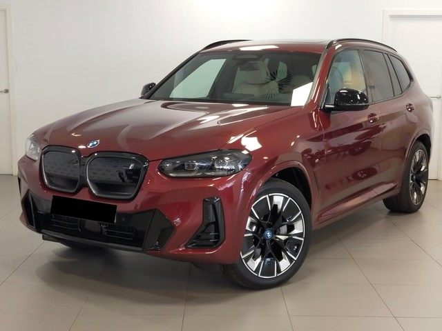 BMW iX3 M Sport color Rojo. Año 2023. 210KW(286CV). Eléctrico. En concesionario Marmotor de Las Palmas