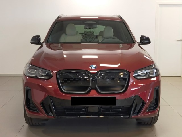 BMW iX3 M Sport color Rojo. Año 2023. 210KW(286CV). Eléctrico. En concesionario Marmotor de Las Palmas