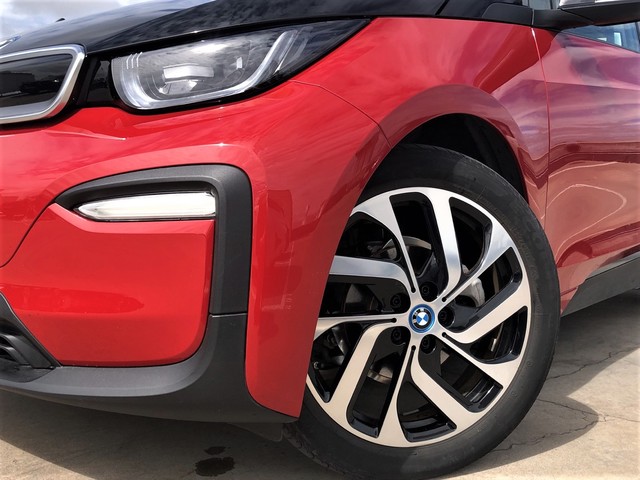 BMW i3 i3 94Ah color Rojo. Año 2018. 125KW(170CV). Eléctrico. En concesionario Momentum S.A. de Madrid