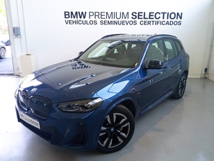 Fotos de BMW iX3 M Sport color Azul. Año 2022. 210KW(286CV). Eléctrico. En concesionario Lurauto Gipuzkoa de Guipuzcoa