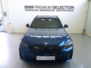 Fotos de BMW iX3 M Sport color Azul. Año 2022. 210KW(286CV). Eléctrico. En concesionario Lurauto Gipuzkoa de Guipuzcoa