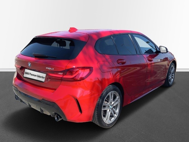 BMW Serie 1 118d color Rojo. Año 2023. 110KW(150CV). Diésel. En concesionario Murcia Premium S.L. AV DEL ROCIO de Murcia