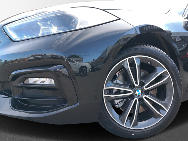 BMW Serie 1 118d color Negro. Año 2023. 110KW(150CV). Diésel. En concesionario Murcia Premium S.L. AV DEL ROCIO de Murcia