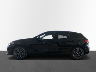 BMW Serie 1 118d color Negro. Año 2023. 110KW(150CV). Diésel. 
